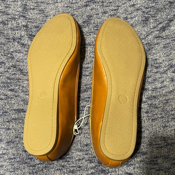 🆕 Everly Rounded Toe Flats - Picture 2 of 5